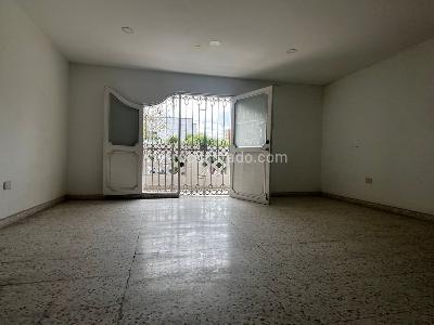 Casa de 3 alcobas en venta en El Tabor, Barranquilla, 329 m² · foto 2 de 10