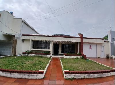 Casa de 4 alcobas en venta en Granadillo, Barranquilla, 257 m² · foto 2 de 3