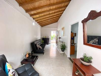 Casa de 5 alcobas en venta en El Rosario, Bello, 100 m² · foto 9 de 17
