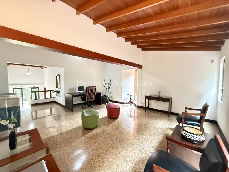 Casa de 4 Alcobas en Los Balsos con Terraza y Patio