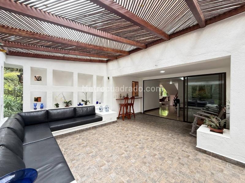 Casa de 4 Alcobas en Los Balsos con Terraza y Patio - 2