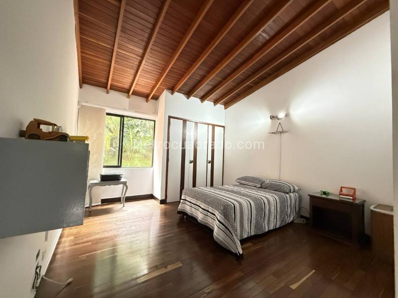 Casa de 4 Alcobas en Los Balsos con Terraza y Patio - 3