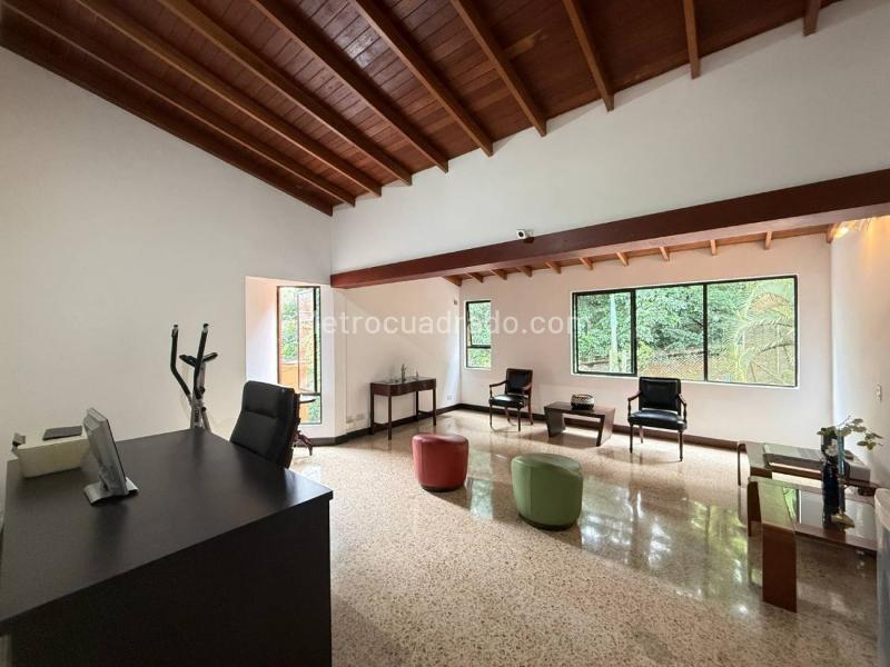 Casa de 4 Alcobas en Los Balsos con Terraza y Patio - 5