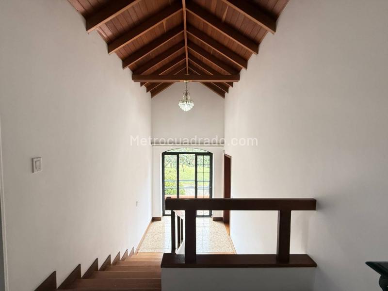 Casa de 4 Alcobas en Los Balsos con Terraza y Patio - 7