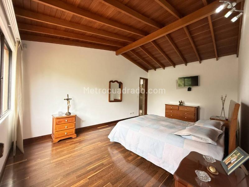 Casa de 4 Alcobas en Los Balsos con Terraza y Patio - 9