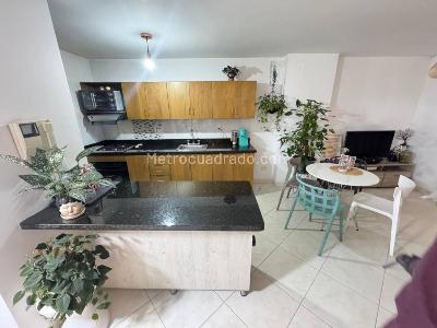 Apartamento de 3 alcobas en venta en Los Alcazares, Sabaneta, 85 m² · foto 2 de 10
