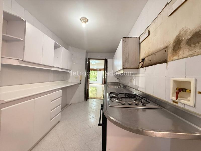 Apartamento de 3 Alcobas con Terraza en Laureles Santa Teresita - 2