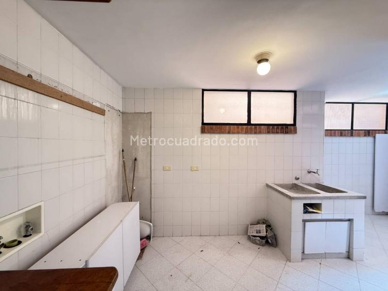 Apartamento de 3 Alcobas con Terraza en Laureles Santa Teresita - 3