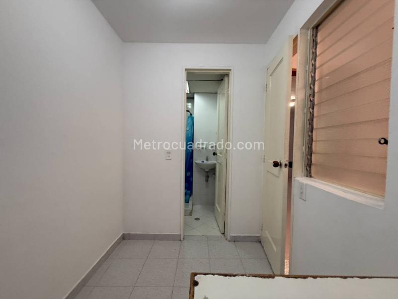 Apartamento de 3 Alcobas con Terraza en Laureles Santa Teresita - 4