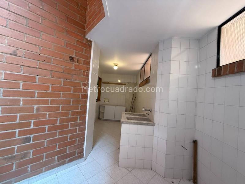 Apartamento de 3 Alcobas con Terraza en Laureles Santa Teresita - 6