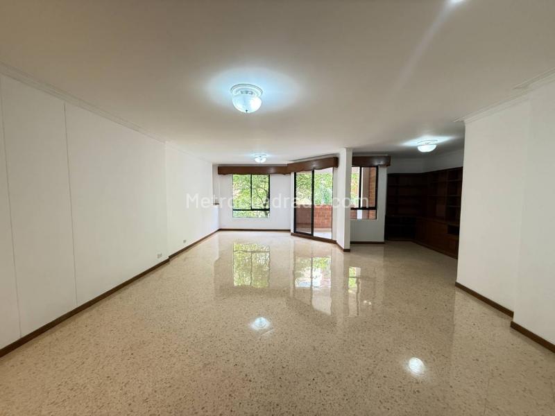 Apartamento de 3 Alcobas con Terraza en Laureles Santa Teresita - 8