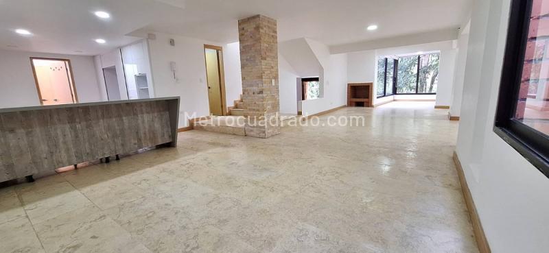 Casa Elegante de 3 Alcobas en Arriendo en Loma de los Parra - 4