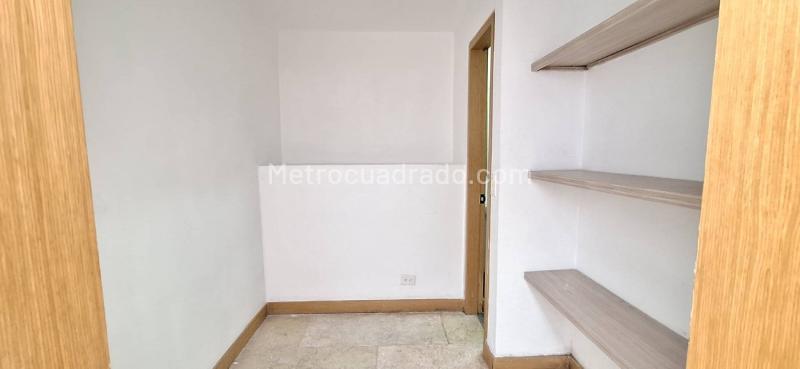 Casa Elegante de 3 Alcobas en Arriendo en Loma de los Parra - 8