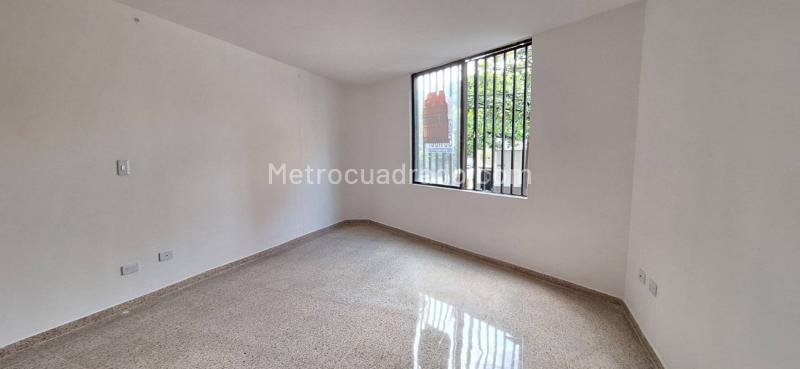 Amplio Apartamento de 4 Alcobas en Florida Nueva - 2