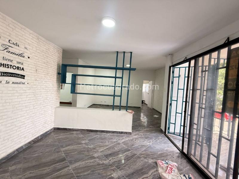 Casa Comercial de 5 Alcobas en Calasanz