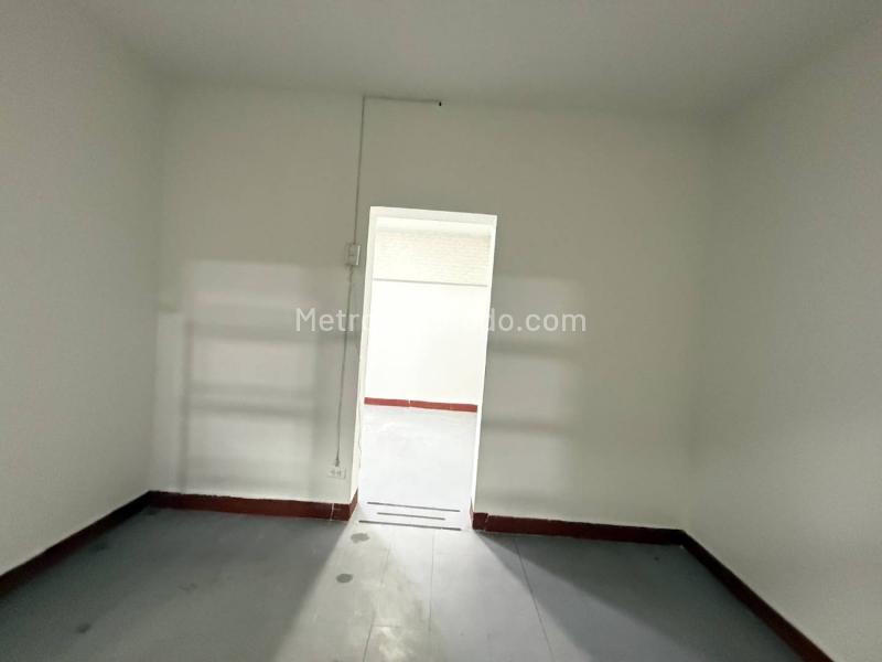 Commercial 5BR House in Calasanz - 5