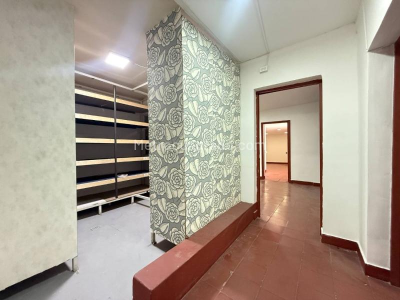 Commercial 5BR House in Calasanz - 8