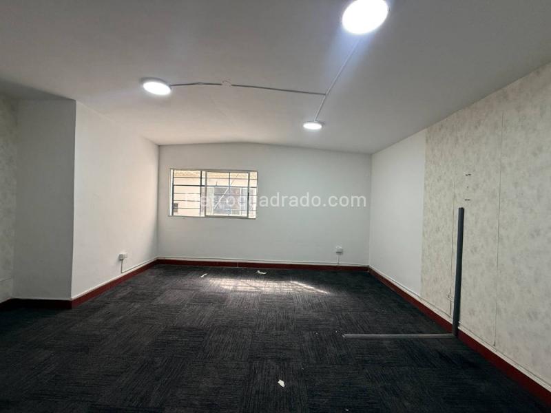 Commercial 5BR House in Calasanz - 9