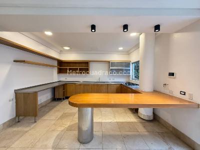 Casa de 5 alcobas en venta en Los Balsos, Medellín · foto 2 de 20