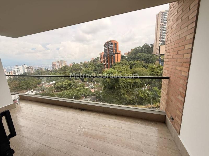 Apartamento Elegante de 4 Alcobas con Ascensor Privado en San Lucas - 8