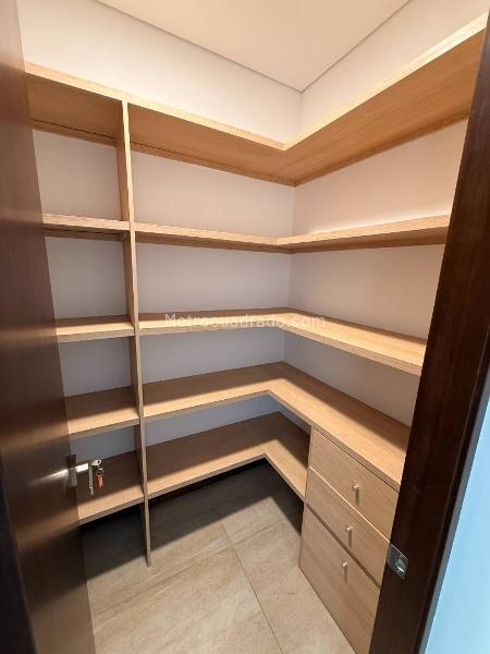 Apartamento Elegante de 4 Alcobas con Ascensor Privado en San Lucas - 9