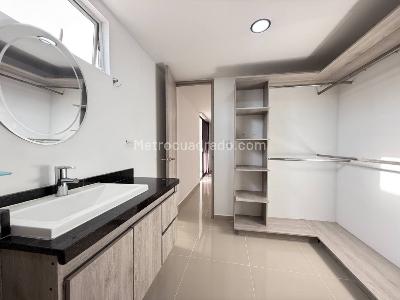Apartamento de 4 alcobas en venta en Laureles, Medellín, 240 m² · foto 19 de 20