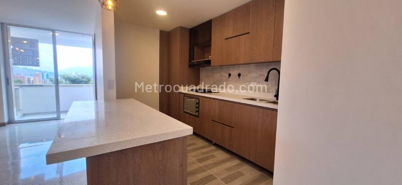 Modern 3BR Apartment with Balcony in Villa Hermosa