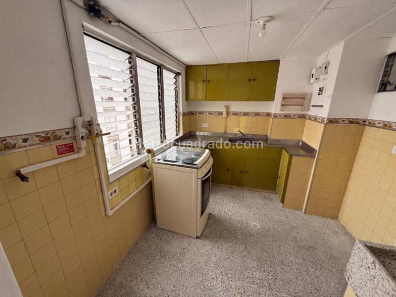 2BR Apartment in Medellín Centro with 3 Baths & Parking - 2