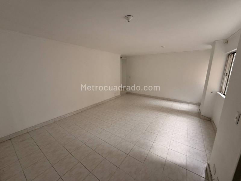 2BR Apartment in Medellín Centro with 3 Baths & Parking - 3