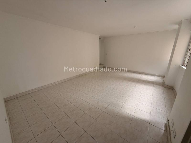 2BR Apartment in Medellín Centro with 3 Baths & Parking - 5