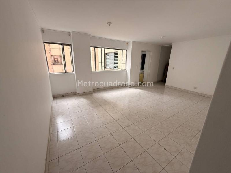 2BR Apartment in Medellín Centro with 3 Baths & Parking - 7