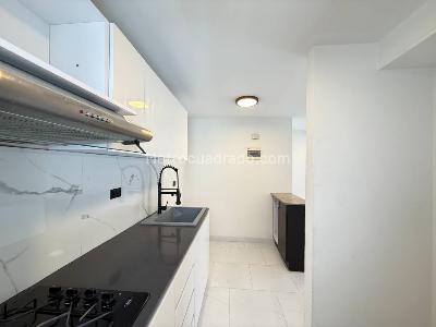 Apartamento de 3 alcobas en venta en Loma De Los Bernal, Medellín, 82 m² · foto 3 de 19