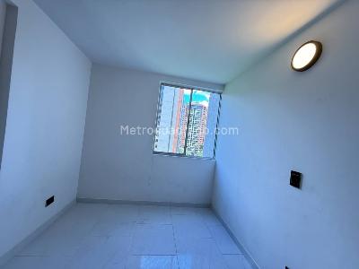 Apartamento de 3 alcobas en venta en Loma De Los Bernal, Medellín, 82 m² · foto 7 de 19
