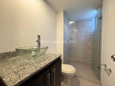Apartamento de 3 alcobas en venta en Loma De Los Bernal, Medellín, 82 m² · foto 9 de 19