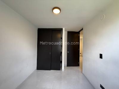Apartamento de 3 alcobas en venta en Loma De Los Bernal, Medellín, 82 m² · foto 10 de 19