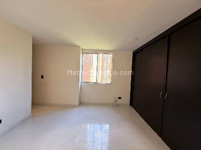 Apartamento de 3 alcobas en venta en Loma De Los Bernal, Medellín, 82 m² · foto 12 de 19