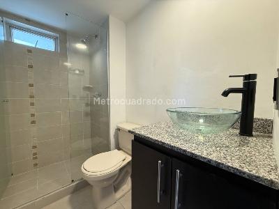 Apartamento de 3 alcobas en venta en Loma De Los Bernal, Medellín, 82 m² · foto 14 de 19