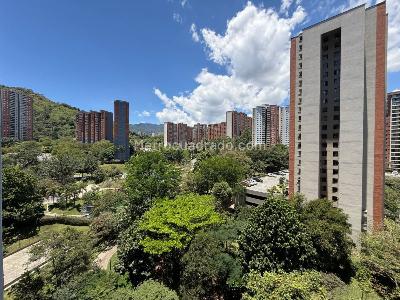Apartamento de 3 alcobas en venta en Loma De Los Bernal, Medellín, 82 m² · foto 17 de 19