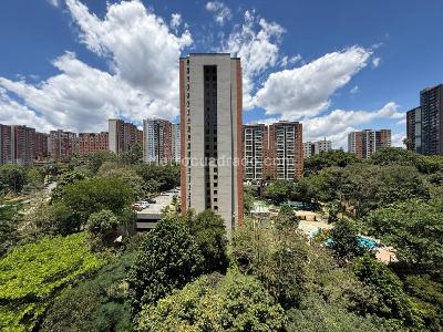 Apartamento de 3 alcobas en venta en Loma De Los Bernal, Medellín, 82 m² · foto 18 de 19