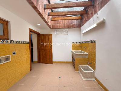Casa de 4 alcobas en venta en La Calera, Medellín, 578 m² · foto 7 de 20