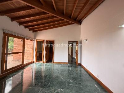 Casa de 4 alcobas en venta en La Calera, Medellín, 578 m² · foto 18 de 20