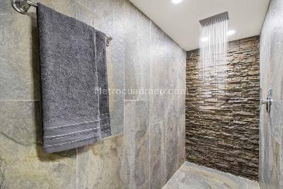 Apartamento en arriendo en El Poblado, Medellín · foto 3 de 17