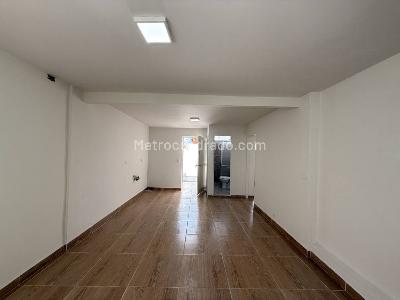 Casa de 5 alcobas en venta en Calasanz, Medellín, 273 m² · foto 2 de 20