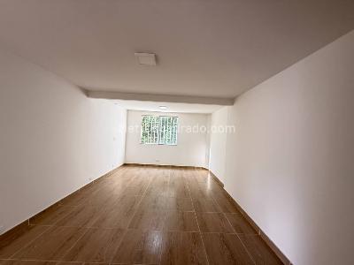 Casa de 5 alcobas en venta en Calasanz, Medellín, 273 m² · foto 4 de 20