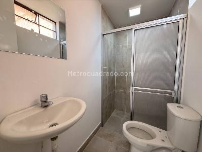 Casa de 5 alcobas en venta en Calasanz, Medellín, 273 m² · foto 6 de 20