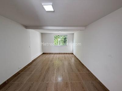 Casa de 5 alcobas en venta en Calasanz, Medellín, 273 m² · foto 10 de 20