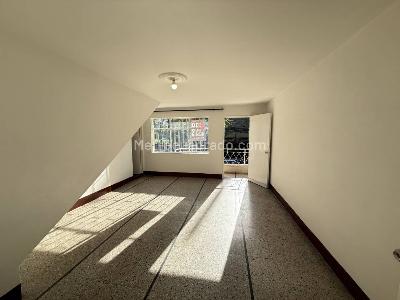Casa de 5 alcobas en venta en Calasanz, Medellín, 273 m² · foto 13 de 20