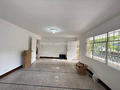 Casa de 5 alcobas en venta en Calasanz, Medellín, 273 m² · foto 16 de 20