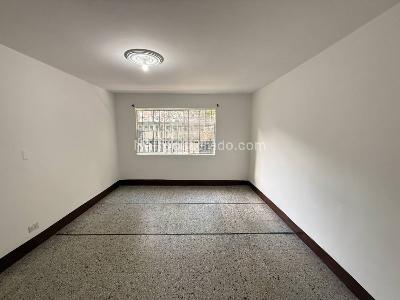 Casa de 5 alcobas en venta en Calasanz, Medellín, 273 m² · foto 19 de 20
