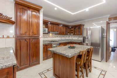 Casa de 4 alcobas en arriendo en Cola Del Zorro, Medellín, 425 m² · foto 2 de 20